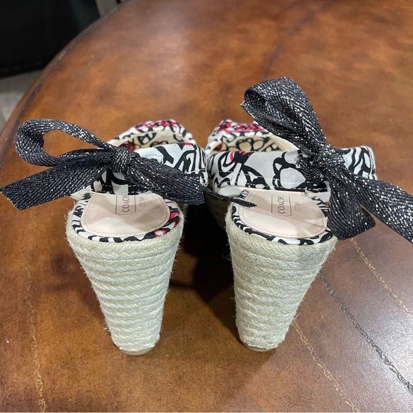 Coach Women’s size 7B woven heel shoes - Picture 3 of 10